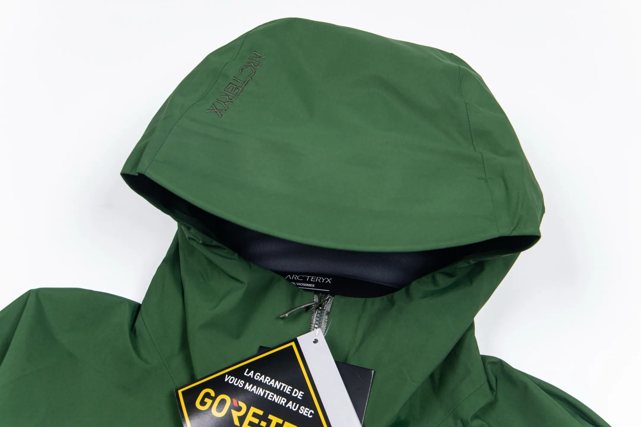 【 】 ARCTERYX Beta SLSeries SL GORE-TEX Breathable Breathable Series Versatile ， bluesign@ N '3LGORE-TEX ， ， Wear-Resistant， 、 Breathable， ! ARC TERYX ， 3D Tri-Durance ， P ， YKK ， ， ， 。 Size：S-XXL ：Black